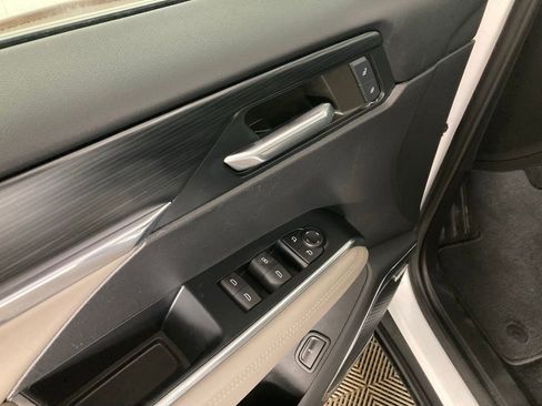 Used 2024 GMC Acadia Elevation image 12