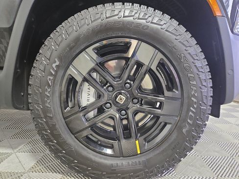 Used 2025 Rivian R1S Adventure AWD/4WD image 11
