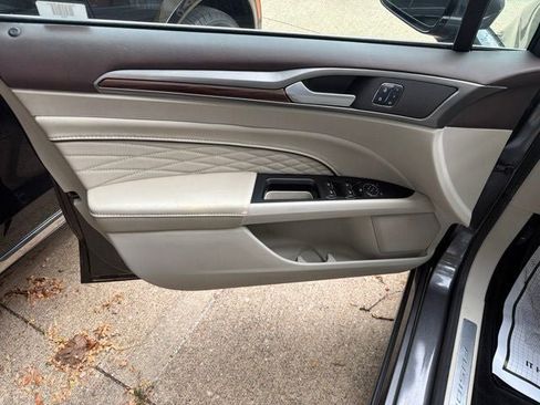 Used 2017 Ford Fusion Platinum FWD image 8