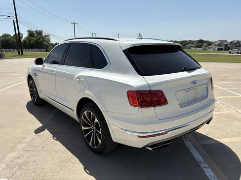 Used 2017 Bentley Bentayga AWD/4WD image 3