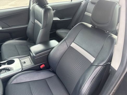 Used 2014 Toyota Camry SE image 15