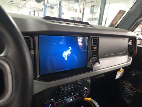 Used 2023 Ford Bronco Badlands w/ Sasquatch Package AWD/4WD image 15