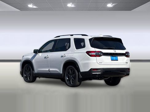 New 2026 Honda Pilot Sport image 3