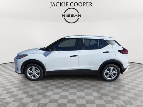 Certified 2025 Nissan Kicks Play S FWD image 8