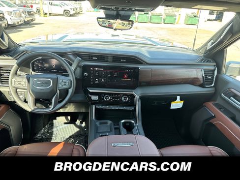 New 2026 GMC Sierra 2500 Denali Ultimate w/ LPO, Black Badging Package AWD/4WD image 9