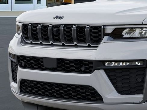 New 2026 Jeep Grand Cherokee Limited AWD/4WD image 11