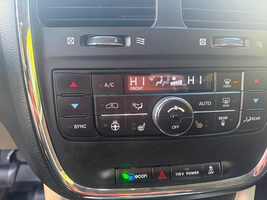 Used 2011 Dodge Grand Caravan Crew w/ Entertainment Group 1 FWD image 20