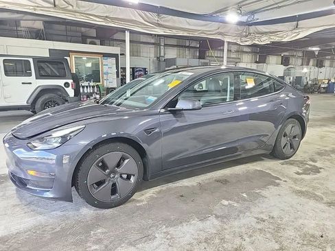 Used 2023 Tesla Model 3 Standard Range image 2
