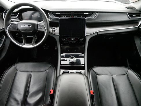 Used 2023 Jeep Grand Cherokee L Limited w/ Black Appearance Package image 10