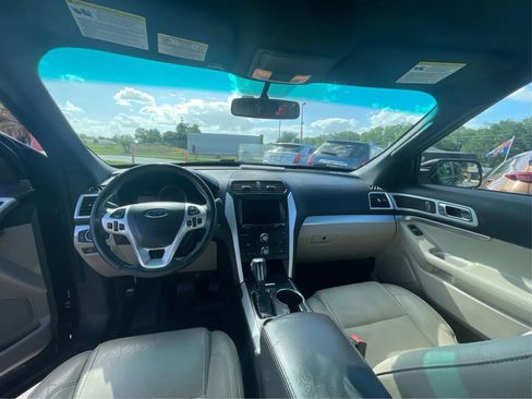 Used 2015 Ford Explorer XLT w/ Equipment Group 202B image 22