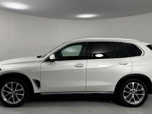 Used 2024 BMW X5 xDrive50e w/ Premium Package AWD/4WD image 4