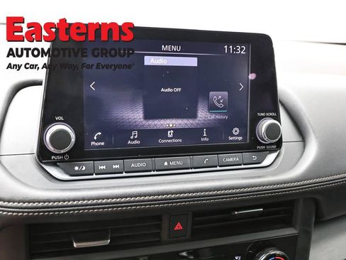 Used 2023 Nissan Rogue S AWD/4WD image 19
