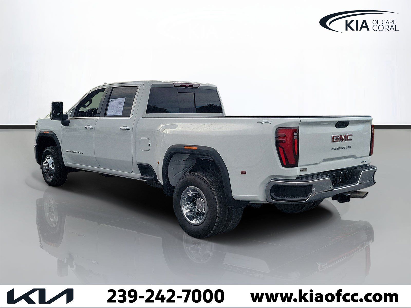 Used 2026 GMC Sierra 3500 SLT w/ SLT Convenience Package AWD/4WD image 4