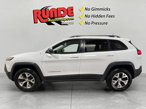 Used 2016 Jeep Cherokee Trailhawk w/ Comfort/Convenience Group AWD/4WD image 3