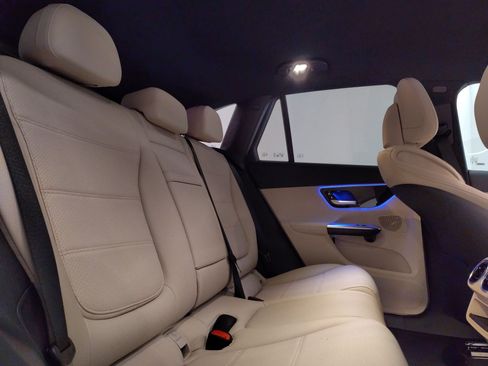 Used 2026 Mercedes-Benz GLC 300 image 28