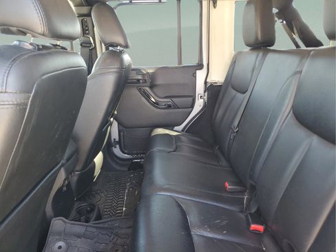 Used 2015 Jeep Wrangler Unlimited Sahara AWD/4WD image 6