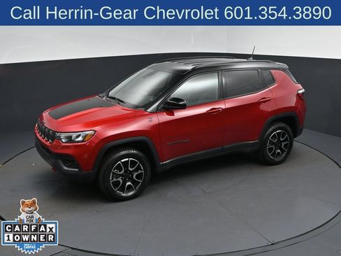 Used 2025 Jeep Compass Trailhawk AWD/4WD image 32