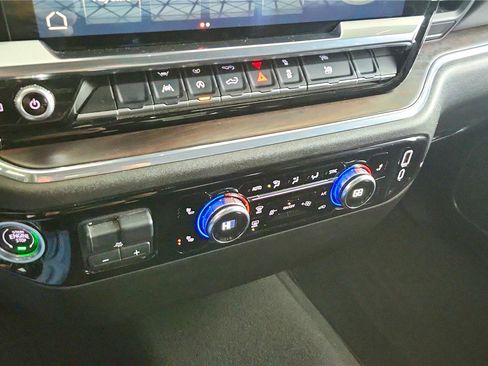 Used 2025 GMC Sierra 1500 SLT image 48