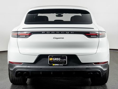 Used 2023 Porsche Cayenne Platinum Edition image 9