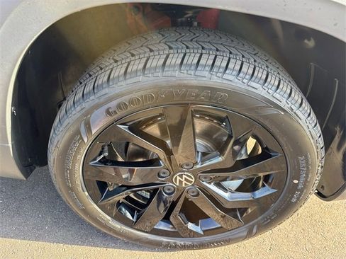 Used 2022 Volkswagen Taos SE image 22