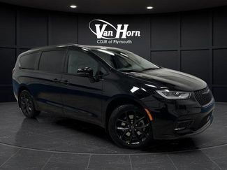 New 2026 Chrysler Pacifica Select w/ S Appearance Package video 1