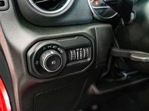 Used 2022 Jeep Wrangler Unlimited Sahara w/ LED Lighting Group AWD/4WD image 27