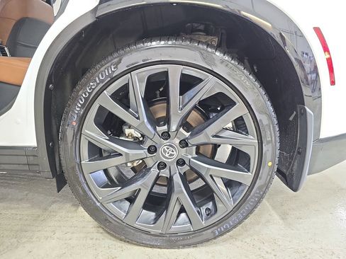 Used 2025 Toyota Crown Signia w/ Advanced Technology Package image 36