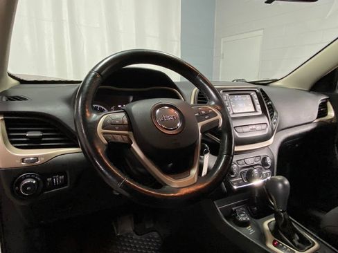 Used 2015 Jeep Cherokee Latitude w/ Cold Weather Group AWD/4WD image 18