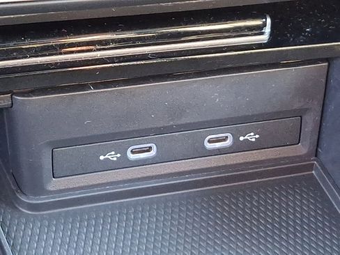 Used 2025 Volkswagen Atlas SE image 24