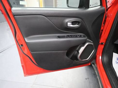 Used 2023 Jeep Renegade Latitude w/ Premium Group AWD/4WD image 14