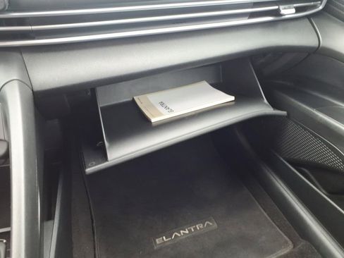 Used 2021 Hyundai Elantra SE image 27