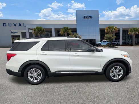 Used 2020 Ford Explorer XLT w/ Equipment Group 202A image 3