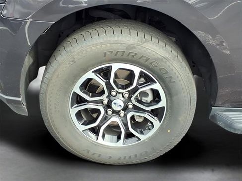 Used 2024 Ford Expedition Max XLT image 25