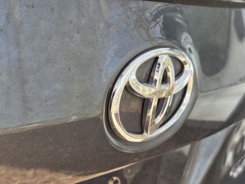 Certified 2016 Toyota Corolla LE Premium image 9