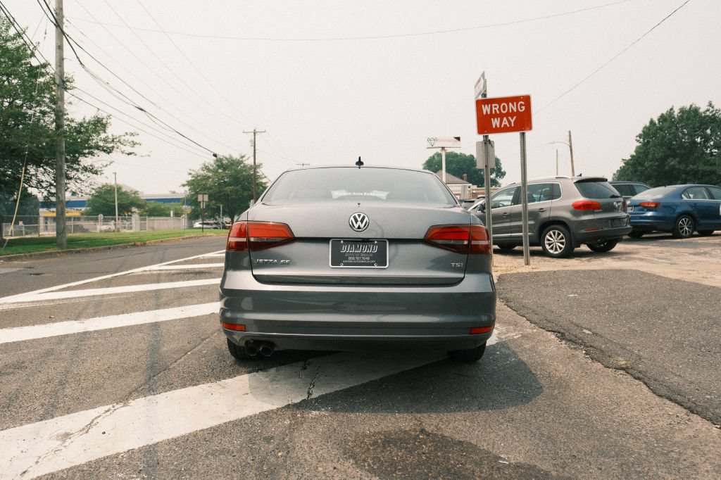 Used 2017 Volkswagen Jetta SE FWD image 6