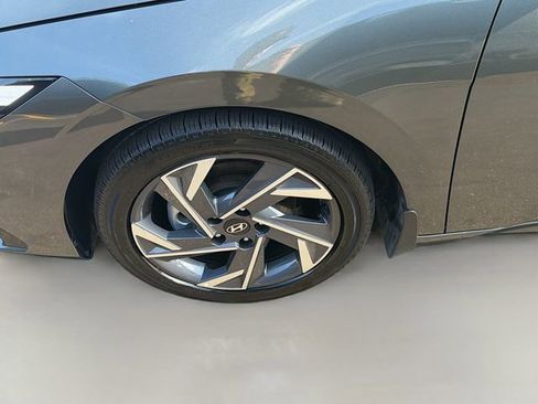 Certified 2025 Hyundai Elantra SEL image 29