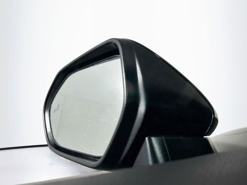 Used 2025 Toyota Camry SE FWD image 16