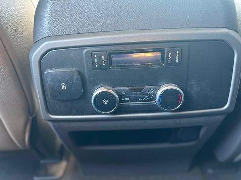 Used 2019 Ford Expedition XLT w/ Equipment Group 201A AWD/4WD image 16