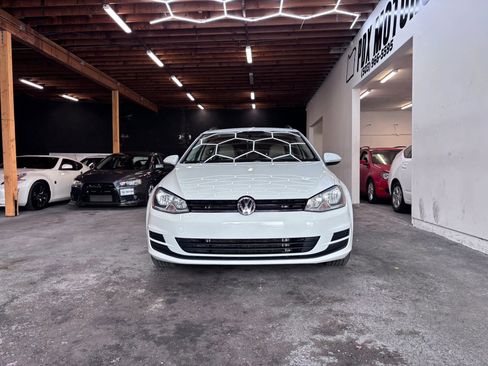Used 2015 Volkswagen Golf TDI S FWD image 3