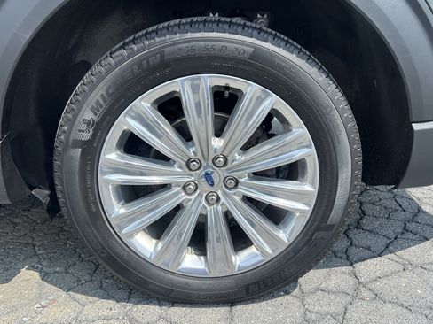 Used 2023 Ford Explorer Limited w/ Limited Technology Package AWD/4WD image 9