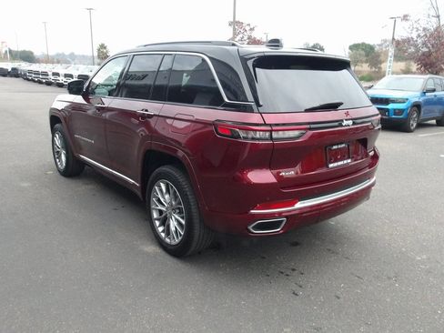 New 2025 Jeep Grand Cherokee Summit image 6