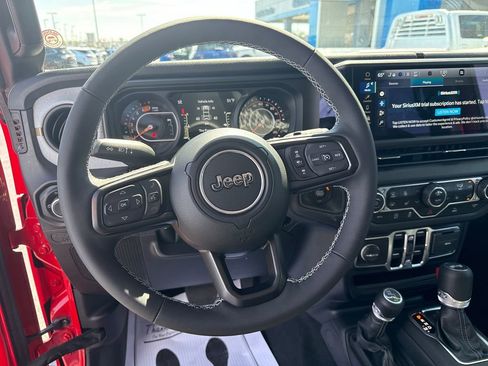 Used 2025 Jeep Wrangler Sport S image 18