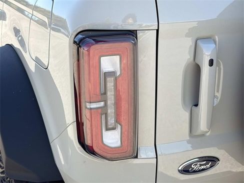 New 2025 Ford Bronco Outer Banks w/ Sasquatch Package image 12