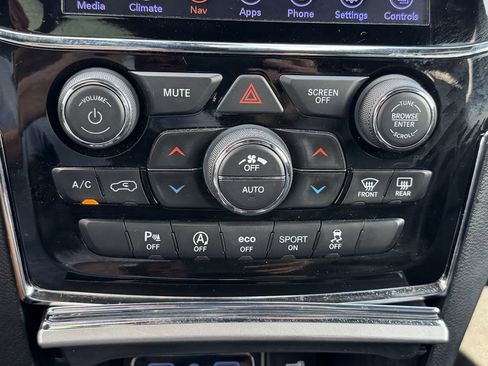 Used 2020 Jeep Grand Cherokee Limited w/ Luxury Group II AWD/4WD image 23
