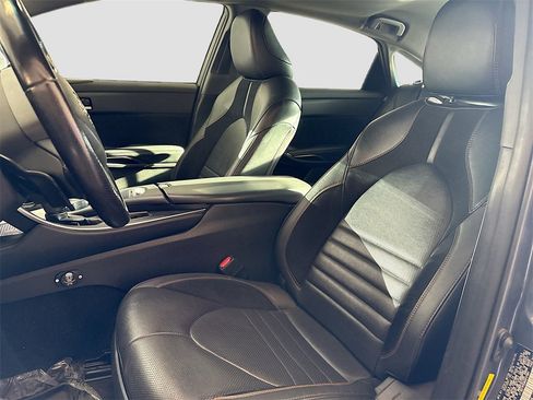 Used 2019 Toyota Avalon Touring image 22
