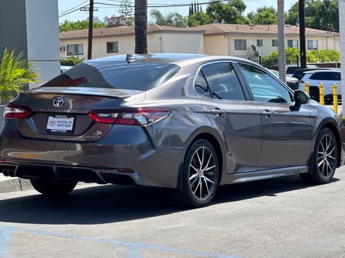 Certified 2022 Toyota Camry SE FWD image 5