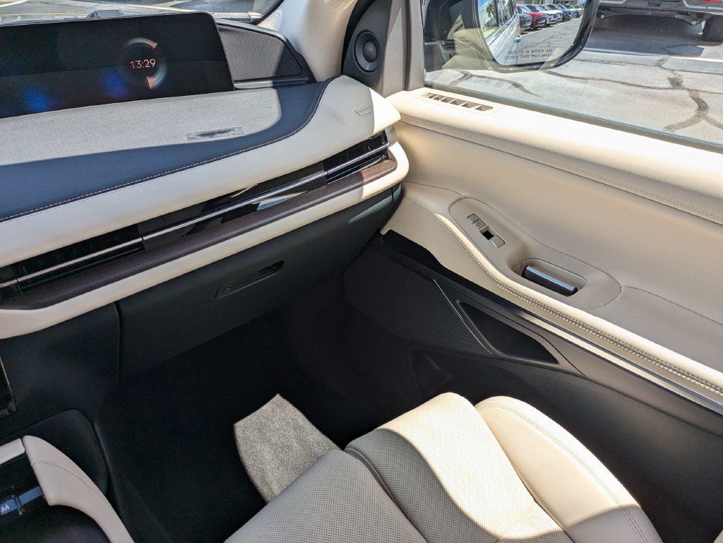 New 2027 Lincoln Navigator Premiere RWD image 18