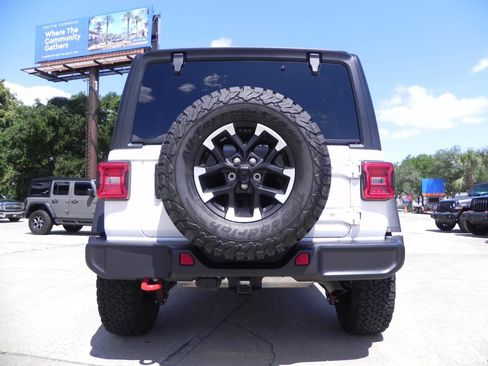 Used 2025 Jeep Wrangler Unlimited Rubicon AWD/4WD image 5
