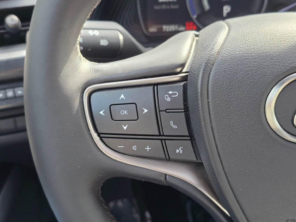 Used 2020 Lexus UX 250h w/ Premium Package AWD/4WD image 29