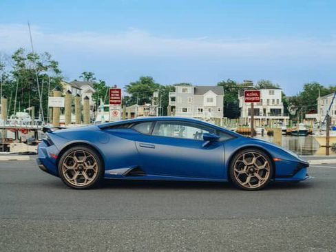 Used 2023 Lamborghini Huracan Tecnica RWD image 3